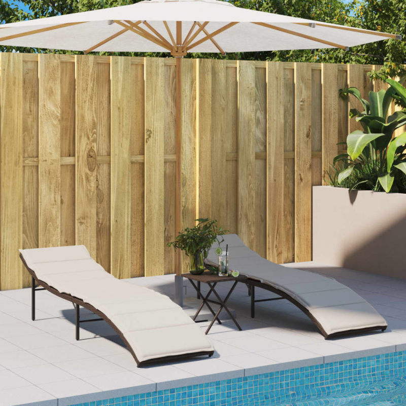 Sonnenliegen 2 Stk. mit Tisch Braun Poly Rattan